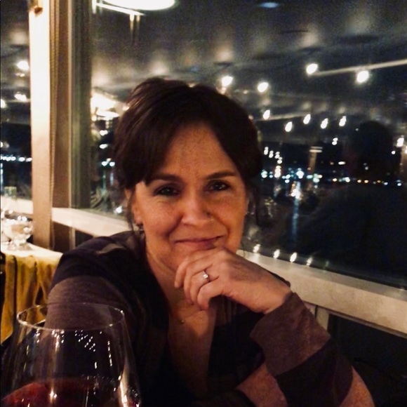 Meet your Posher, Evy - Picture 2 of 2